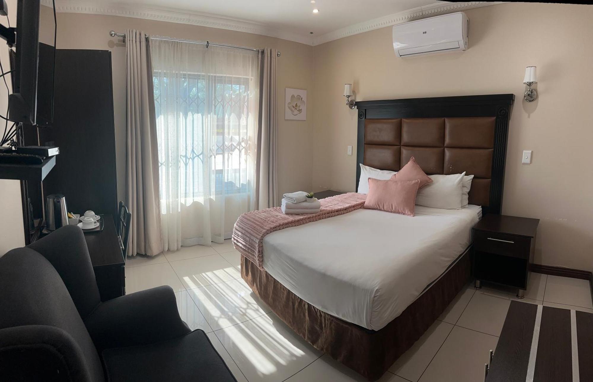 Aqua Stone guest house Mbombela Extérieur photo