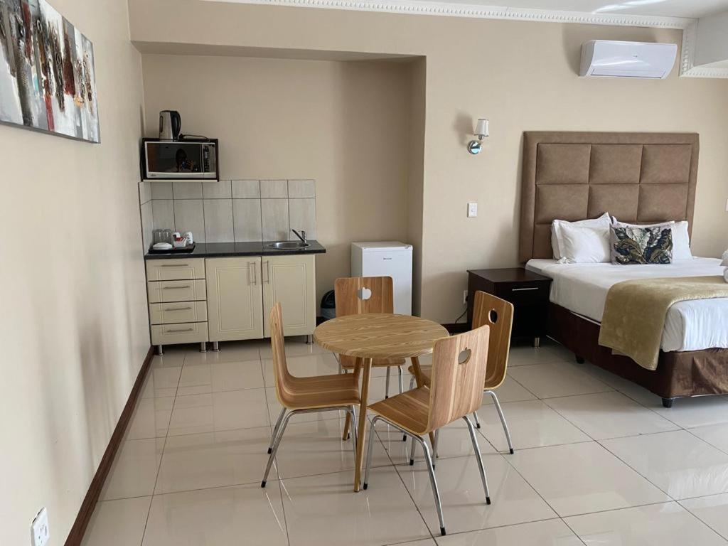 Aqua Stone guest house Mbombela Extérieur photo