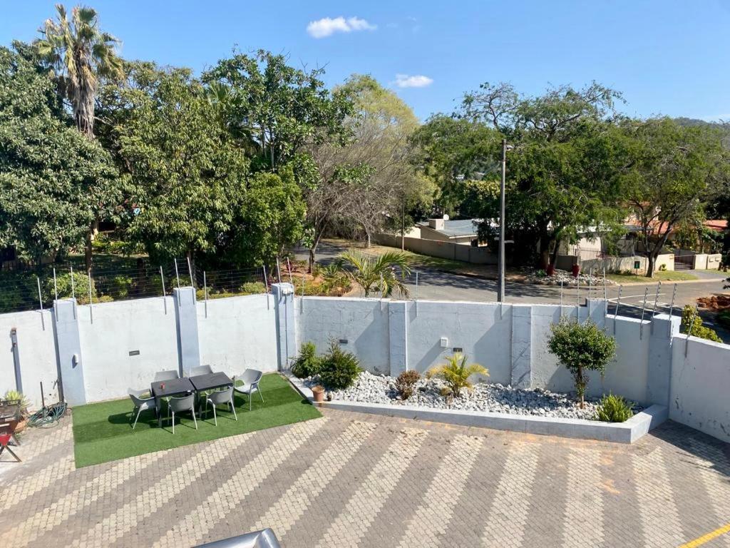 Aqua Stone guest house Mbombela Extérieur photo